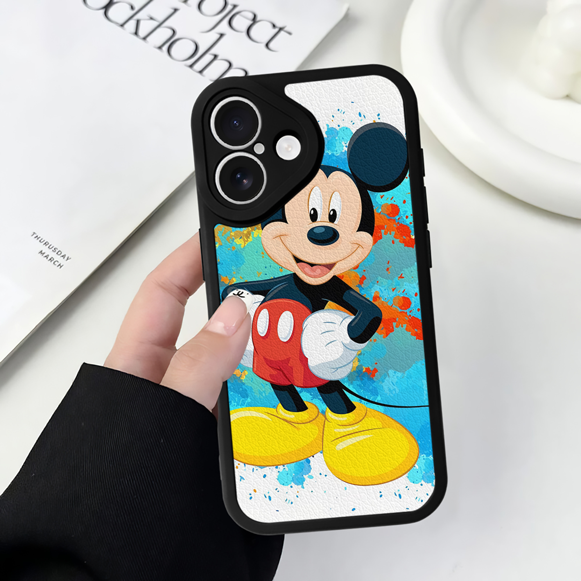 （画像用） ミッキーマウス Mickey Mouse 【iPhone 16シリーズ対応】シリコンスマホケース（レザー調） 材質：シリコン